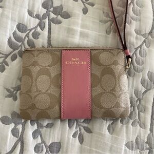 COACH COIN PURSE with PINK in EXCELLENT like new condition. CUTE!